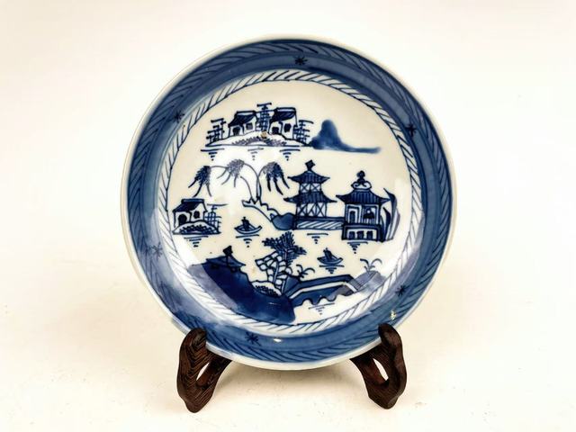 古玩陶瓷清中期·青花山水樓閣盤真品鑒賞圖