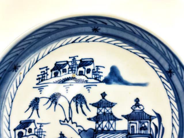 古玩陶瓷清中期·青花山水樓閣盤真品鑒賞圖