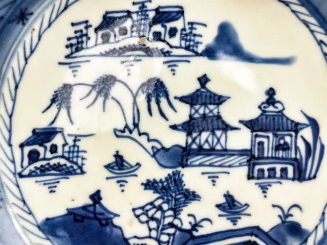 古玩陶瓷清中期·青花山水樓閣盤真品鑒賞圖
