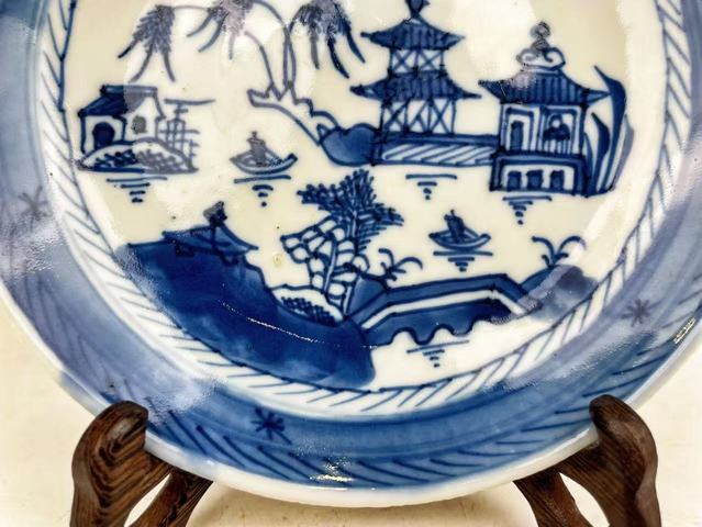 古玩陶瓷清中期·青花山水樓閣盤真品鑒賞圖