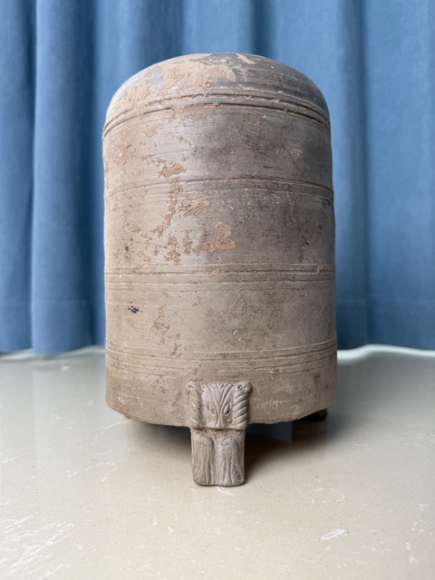 古玩陶瓷秦漢 灰陶三足弦紋谷倉罐（博物館藏級）拍賣，當前價格2300元