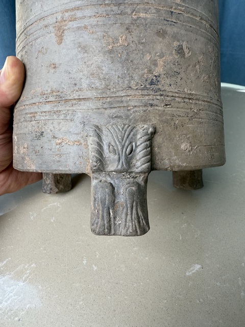 古玩陶瓷秦漢 灰陶三足弦紋谷倉罐（博物館藏級）拍賣，當前價格2300元