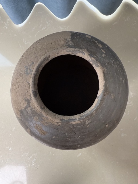 古玩陶瓷秦漢 灰陶三足弦紋谷倉罐（博物館藏級）拍賣，當前價格2300元