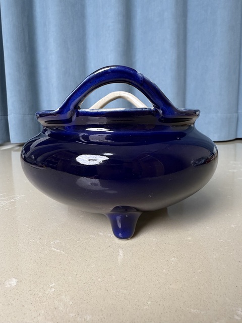 古玩陶瓷民國 祭藍(lán)釉雙耳三足爐拍賣，當(dāng)前價格1500元