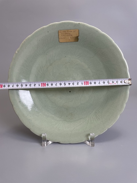 古玩陶瓷清中期 冬青釉暗刻纏枝蓮紋大盤拍賣，當(dāng)前價(jià)格3500元