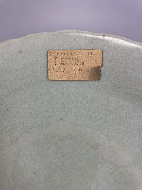 古玩陶瓷清中期 冬青釉暗刻纏枝蓮紋大盤拍賣，當(dāng)前價(jià)格3500元