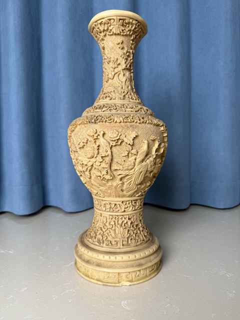 古玩雜項晚清民國 意大利名家手雕 鳳凰牡丹紋瓶真品鑒賞圖