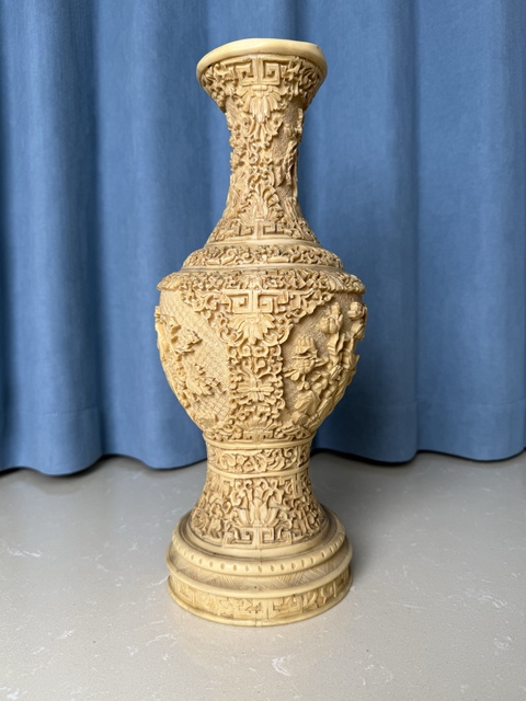 古玩雜項晚清民國 意大利名家手雕 鳳凰牡丹紋瓶真品鑒賞圖