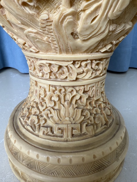 古玩雜項晚清民國 意大利名家手雕 鳳凰牡丹紋瓶真品鑒賞圖