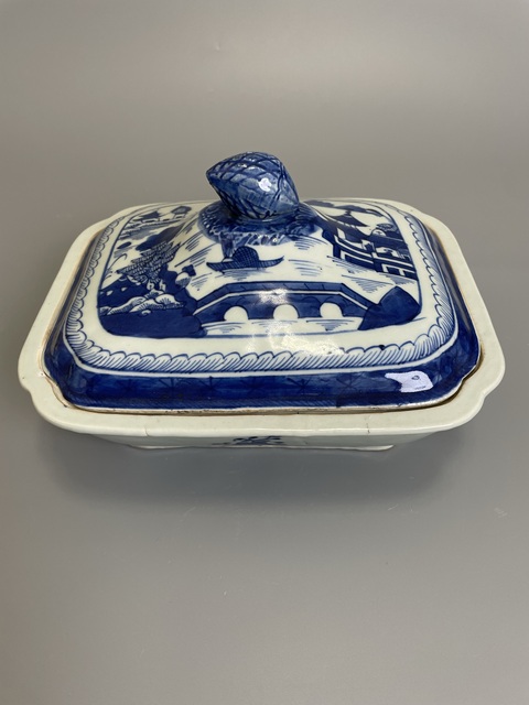 古玩陶瓷樓臺亭閣山水紋青花四方倭角蓋盤真品鑒賞圖