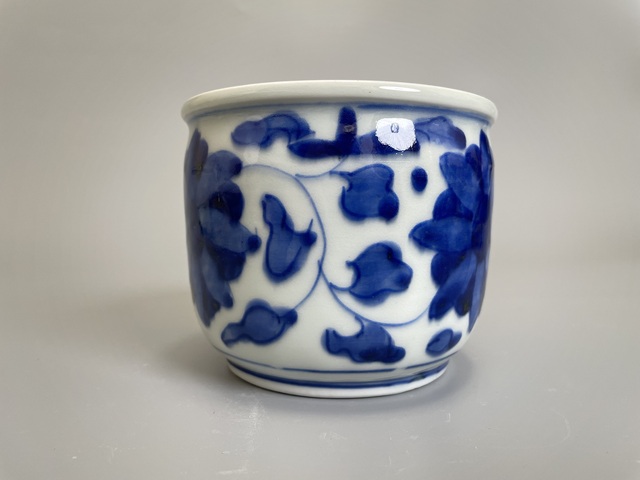 古玩陶瓷清中期 青花纏枝蓮紋琴爐拍賣，當前價格350元