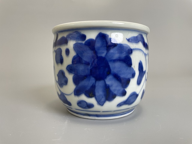 古玩陶瓷清中期 青花纏枝蓮紋琴爐拍賣，當前價格350元