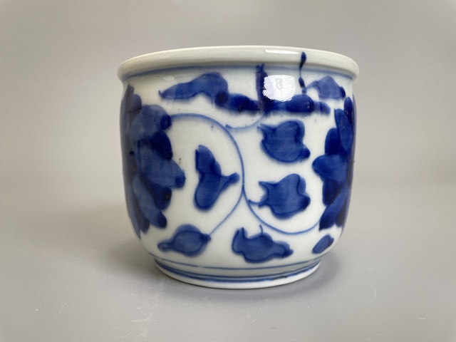 古玩陶瓷清中期 青花纏枝蓮紋琴爐拍賣，當前價格350元