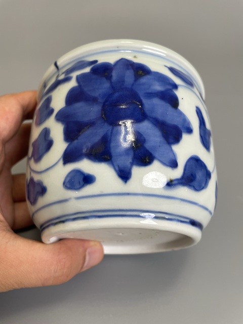 古玩陶瓷清中期 青花纏枝蓮紋琴爐拍賣，當前價格350元