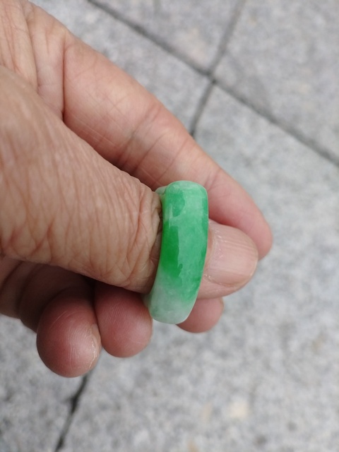 古玩玉器翡翠馬鞍戒真品鑒賞圖