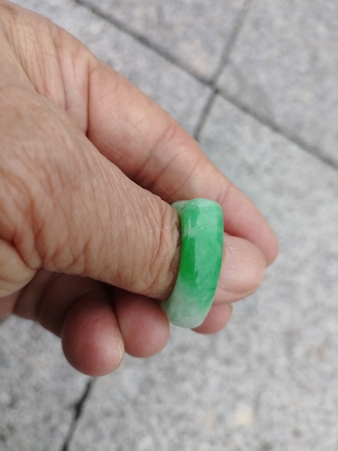 古玩玉器翡翠馬鞍戒真品鑒賞圖