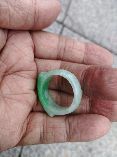 古玩玉器翡翠馬鞍戒真品鑒賞圖