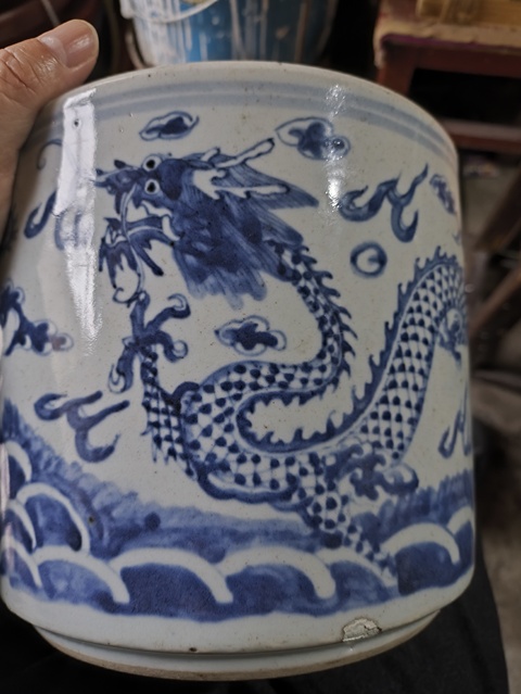 古玩陶瓷青花趕珠龍紋香爐真品鑒賞圖
