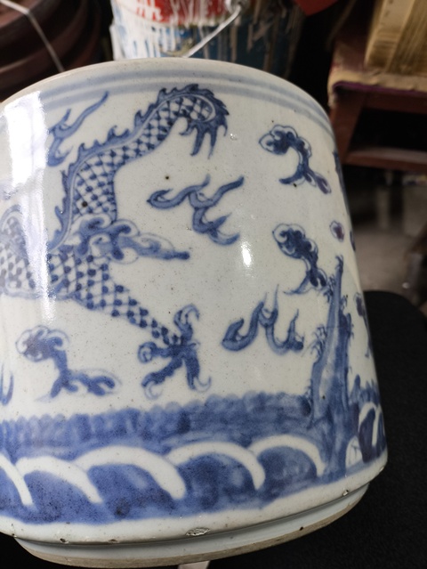 古玩陶瓷青花趕珠龍紋香爐真品鑒賞圖