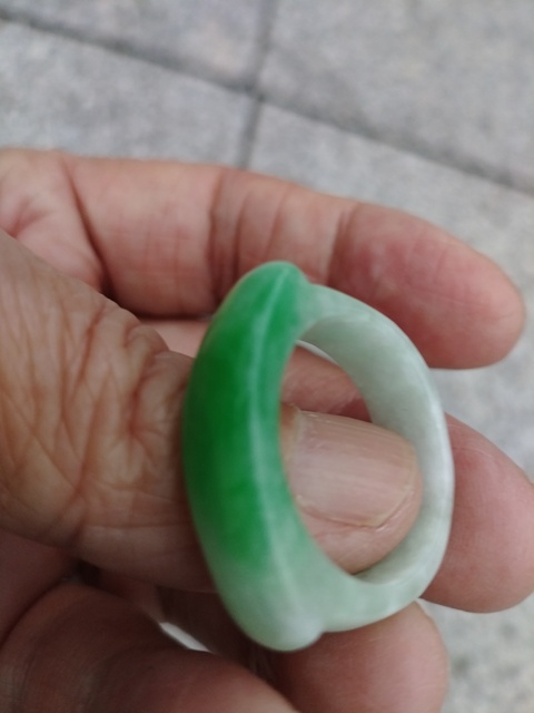 古玩玉器翡翠馬鞍戒真品鑒賞圖