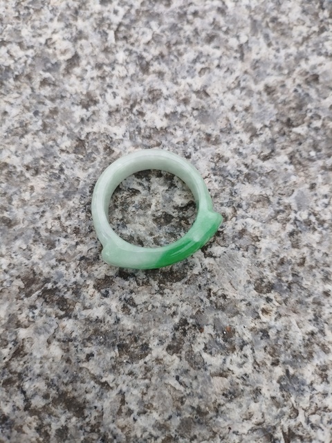 古玩玉器翡翠馬鞍戒真品鑒賞圖