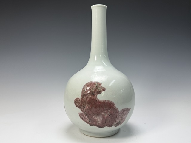 古玩陶瓷清晚期·釉里紅獅子紋天球瓶真品鑒賞圖