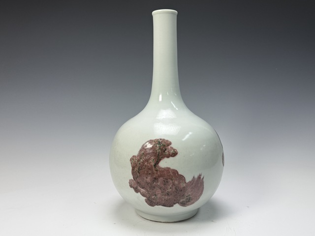 古玩陶瓷清晚期·釉里紅獅子紋天球瓶真品鑒賞圖