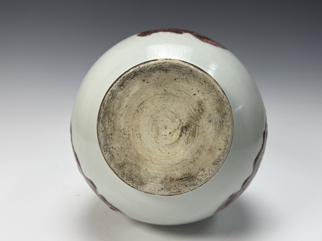 古玩陶瓷清晚期·釉里紅獅子紋天球瓶真品鑒賞圖