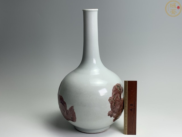 古玩陶瓷清晚期·釉里紅獅子紋天球瓶真品鑒賞圖