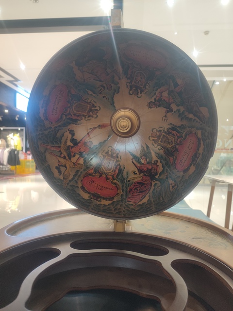 古玩雜項地球儀裝飾邊桌真品鑒賞圖