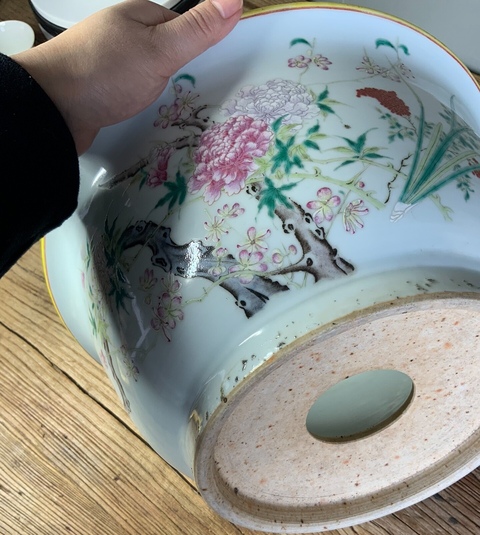 古玩陶瓷清晚期 粉彩花卉紋折沿花盆真品鑒賞圖