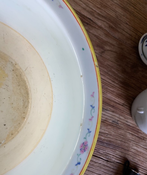 古玩陶瓷清晚期 粉彩花卉紋折沿花盆真品鑒賞圖