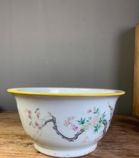 古玩陶瓷清晚期 粉彩花卉紋折沿花盆真品鑒賞圖