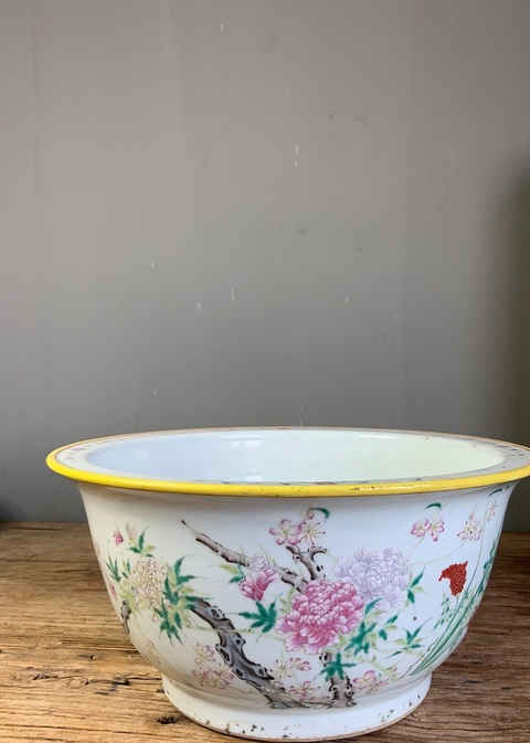 古玩陶瓷清晚期 粉彩花卉紋折沿花盆真品鑒賞圖