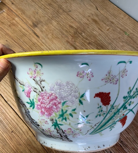 古玩陶瓷清晚期 粉彩花卉紋折沿花盆真品鑒賞圖