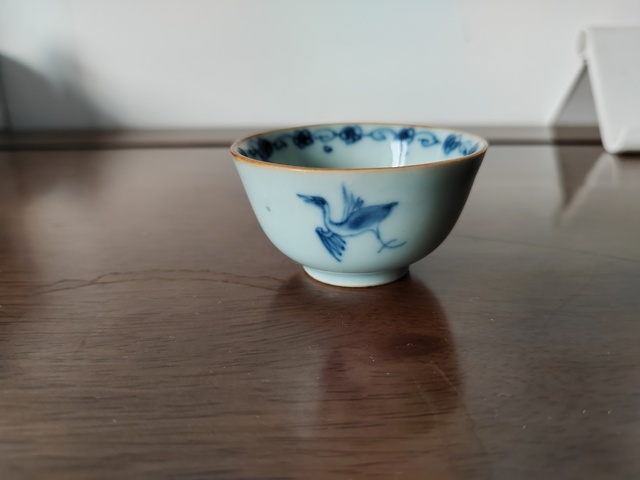 古玩陶瓷青花云鶴紋杯真品鑒賞圖