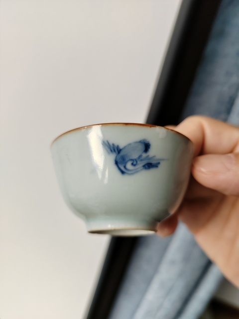 古玩陶瓷青花云鶴紋杯真品鑒賞圖