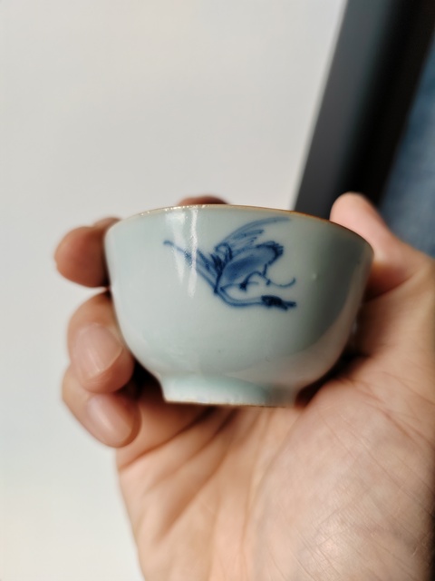 古玩陶瓷青花云鶴紋杯真品鑒賞圖