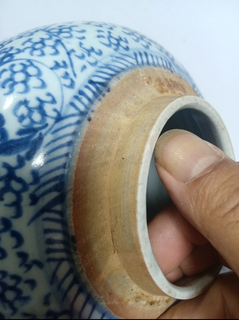 古玩陶瓷青花花卉紋罐真品鑒賞圖