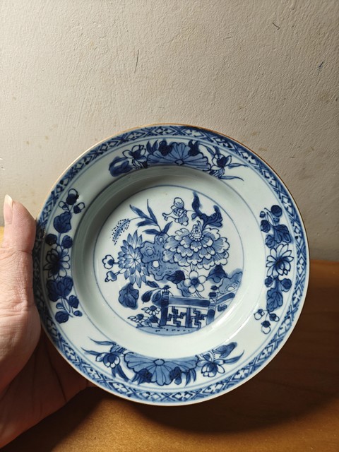 古玩陶瓷青花花卉紋盤真品鑒賞圖