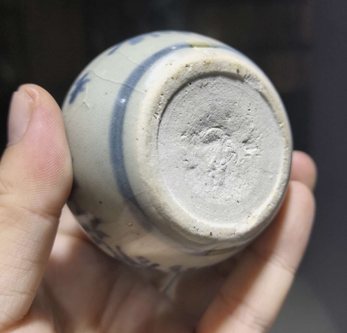 古玩陶瓷青花花卉紋罐真品鑒賞圖