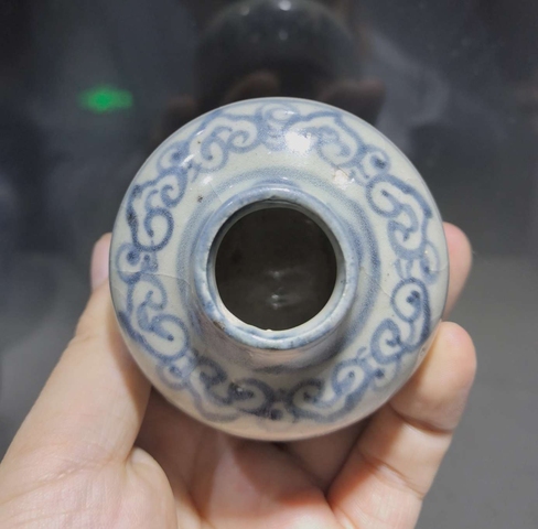古玩陶瓷青花花卉紋罐真品鑒賞圖