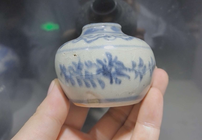 古玩陶瓷青花花卉紋罐真品鑒賞圖