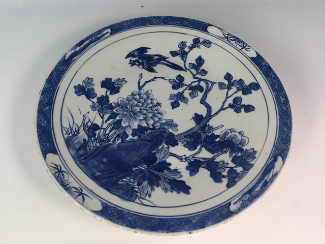 古玩陶瓷清中晚洞石牡丹花卉鳥青花賞盤真品鑒賞圖