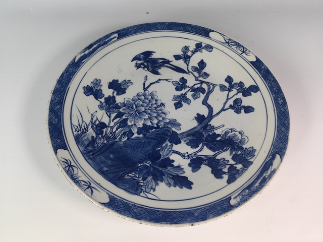 古玩陶瓷清中晚洞石牡丹花卉鳥青花賞盤真品鑒賞圖