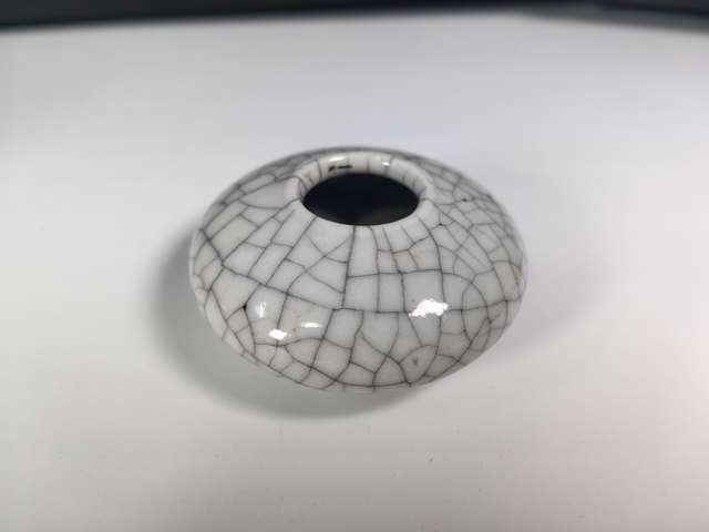 古玩陶瓷清中晚哥釉飛碟水盂真品鑒賞圖