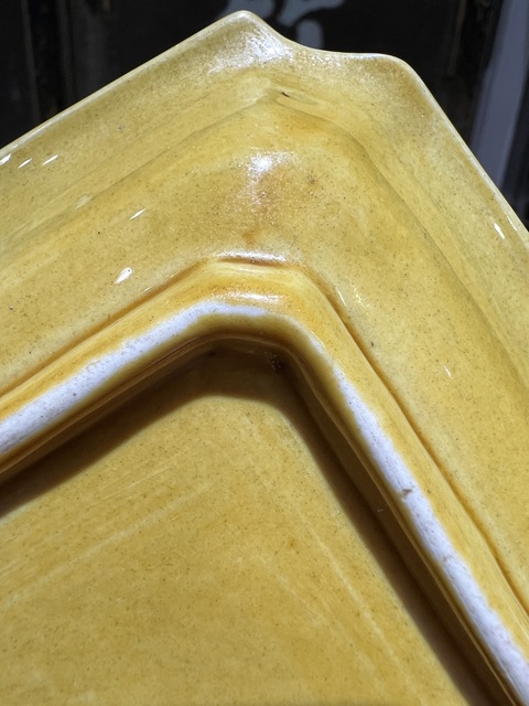 古玩陶瓷黃釉暗刻云龍紋四方倭角盤拍賣，當前價格0元