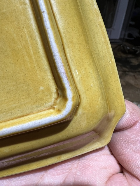 古玩陶瓷黃釉暗刻云龍紋四方倭角盤拍賣，當前價格0元