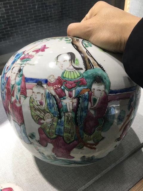 古玩陶瓷粉彩人物故事紋西瓜罐真品鑒賞圖