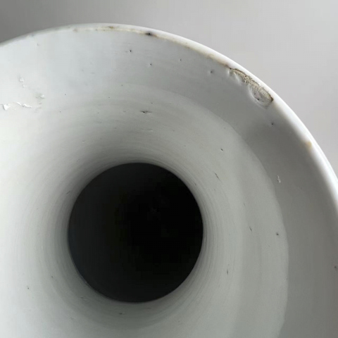 古玩陶瓷藍釉開光人物紋青花棒槌瓶真品鑒賞圖